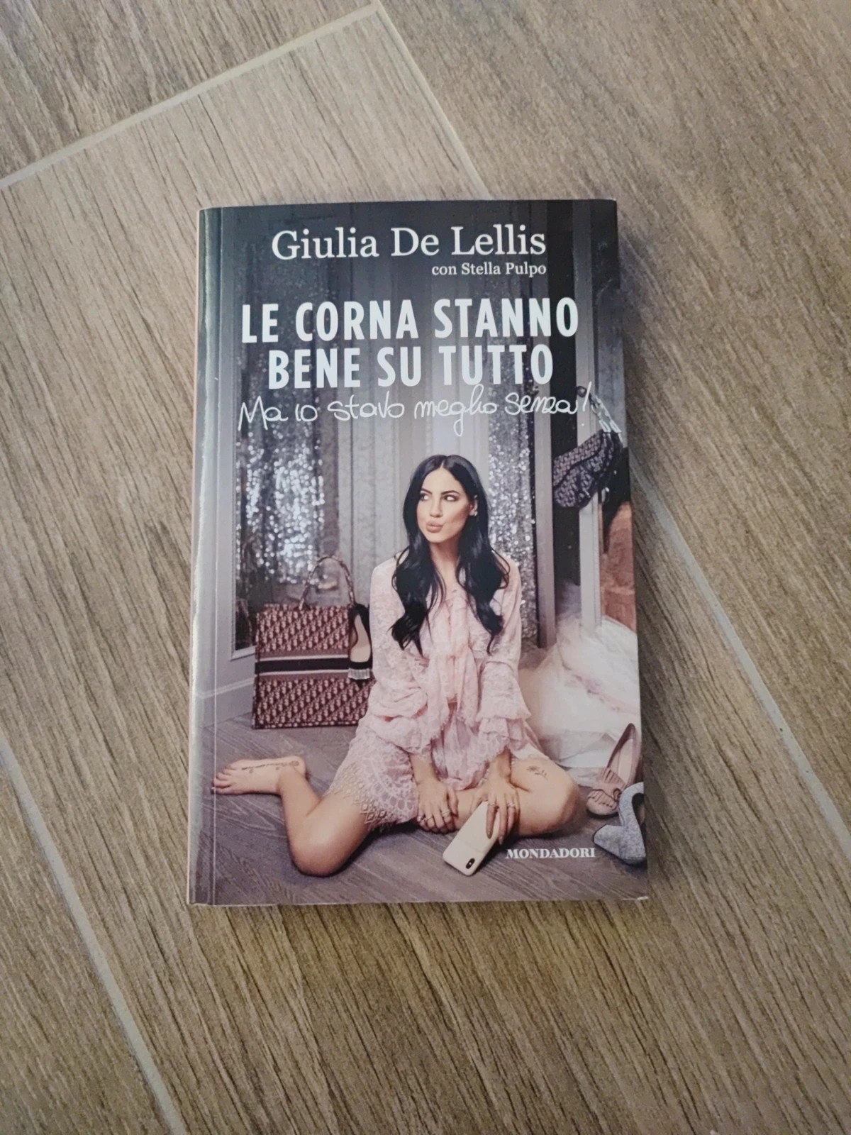 Le corna stanno bene su tutto. Ma io stavo meglio senza! by Giulia