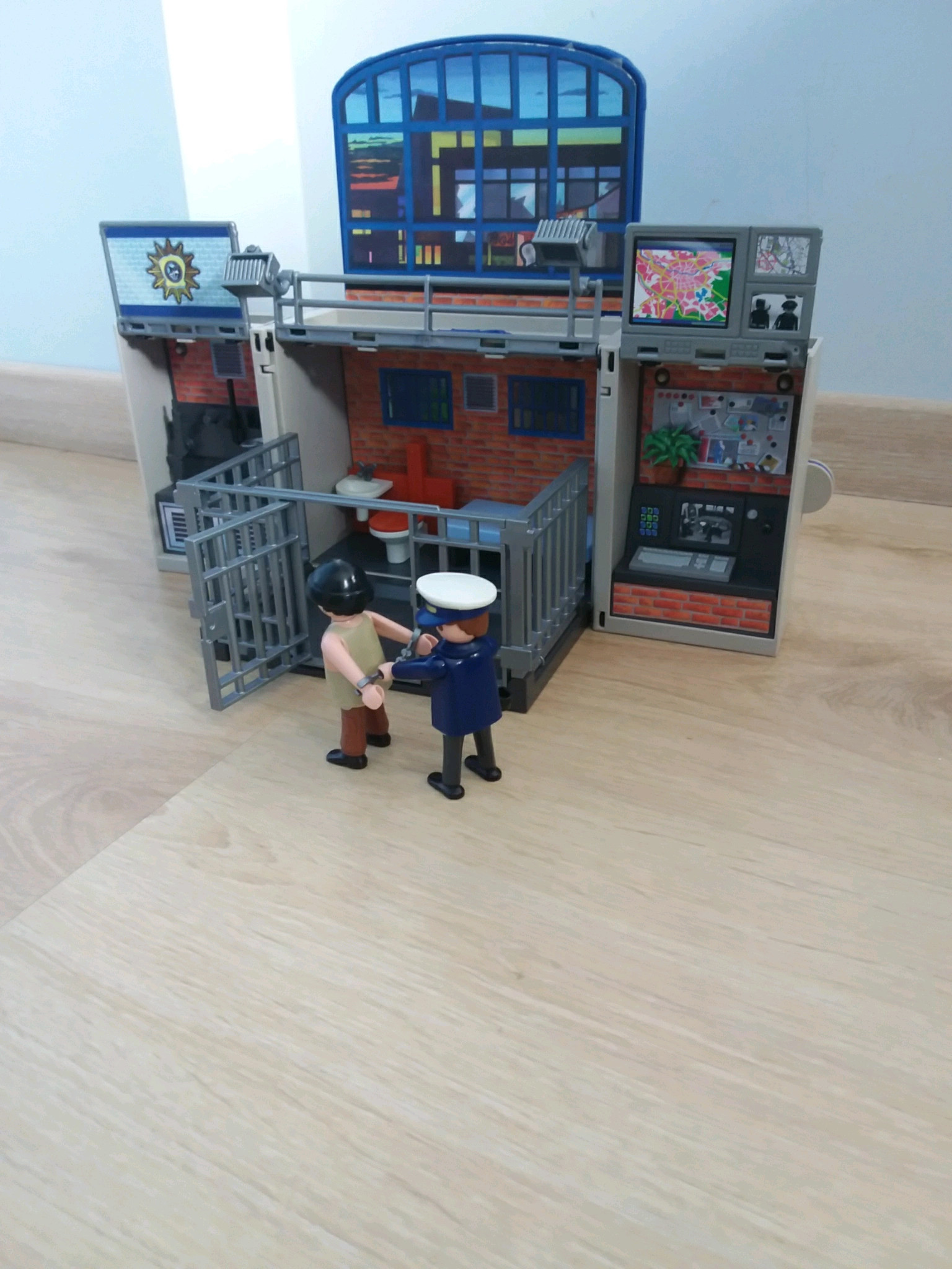 Playmobil - Commissariat de Police Transportable - les motifs peuvent varier