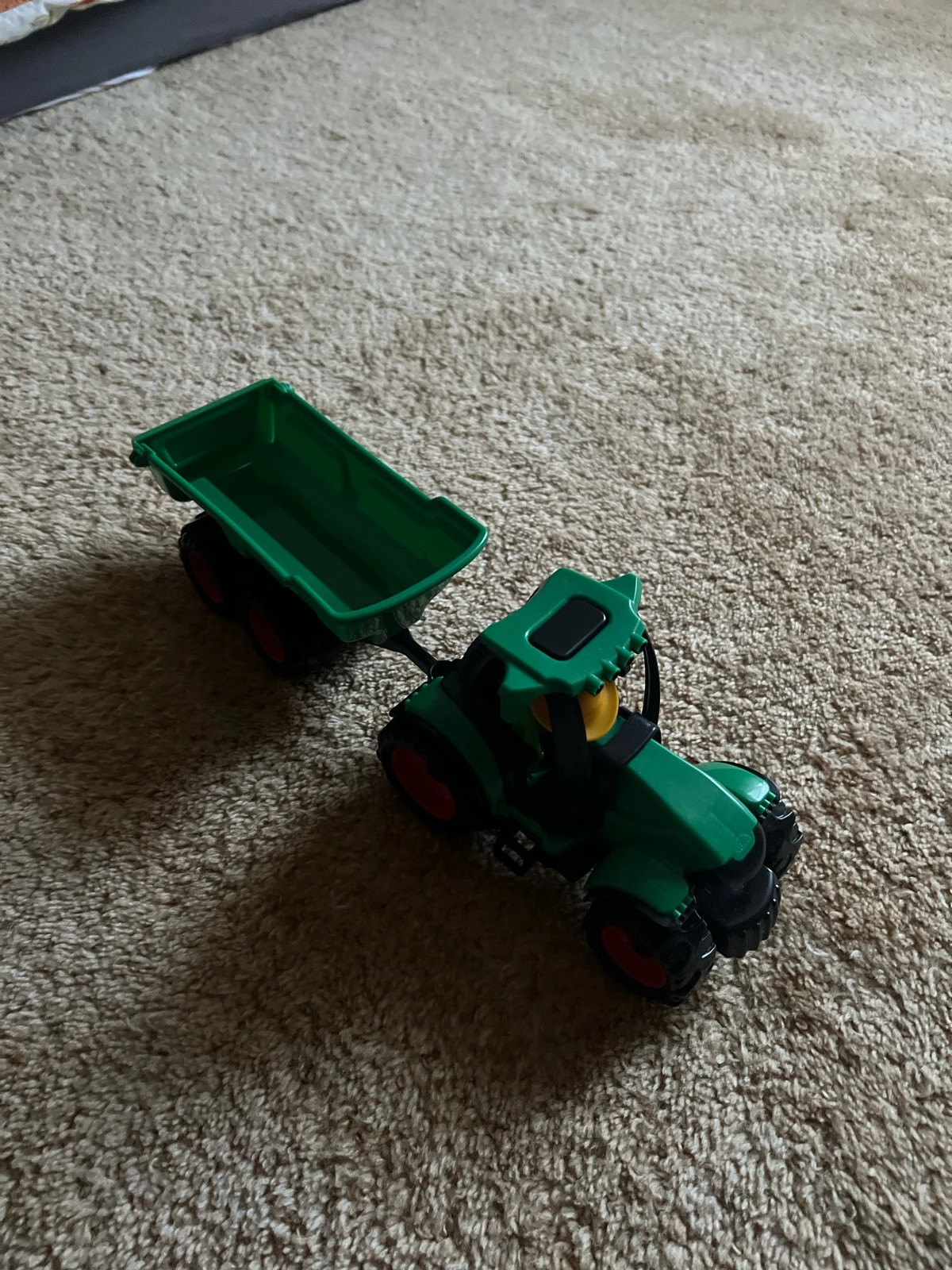 Traktor mit Anhänger von Lena neuwertig