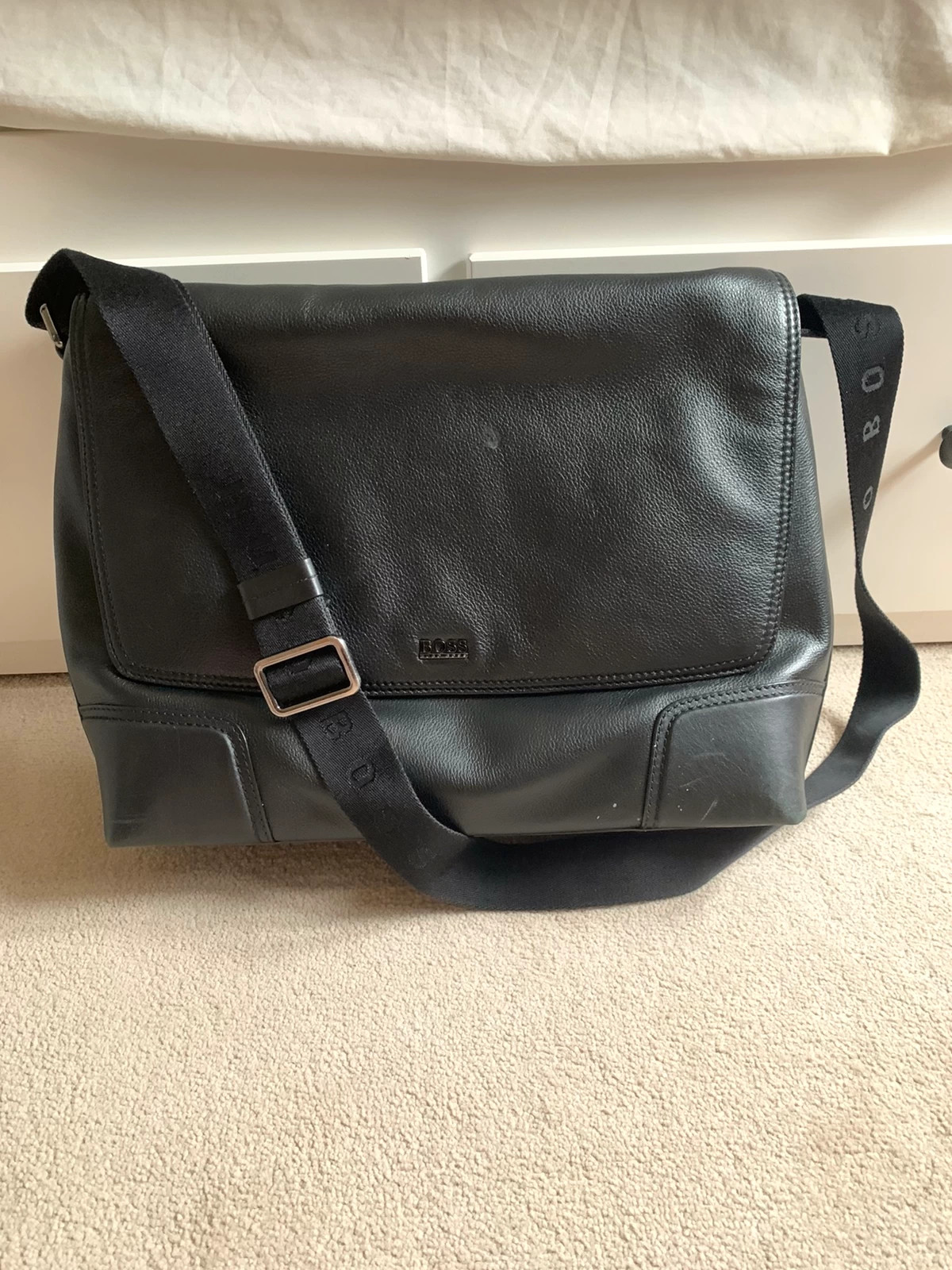 Hugo Boss Men s Black Leather Messenger Laptop Bag Vinted