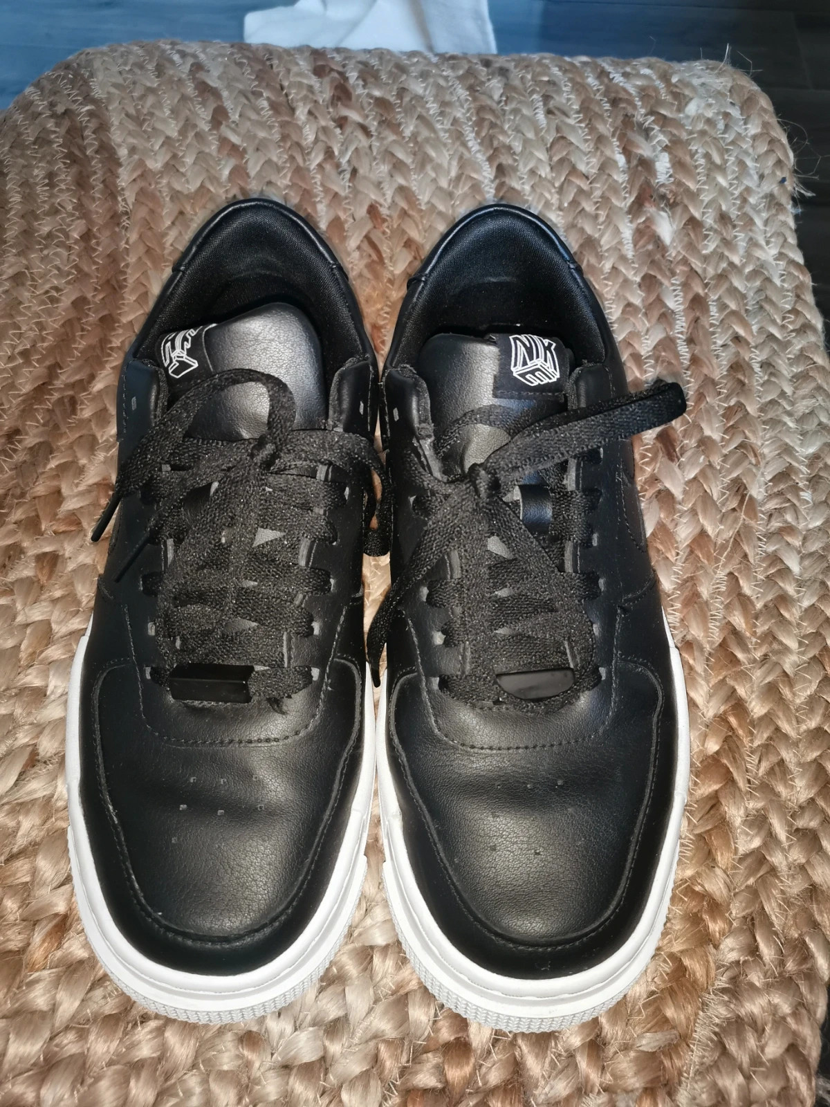 Air force 1 noir semelle blanche on sale