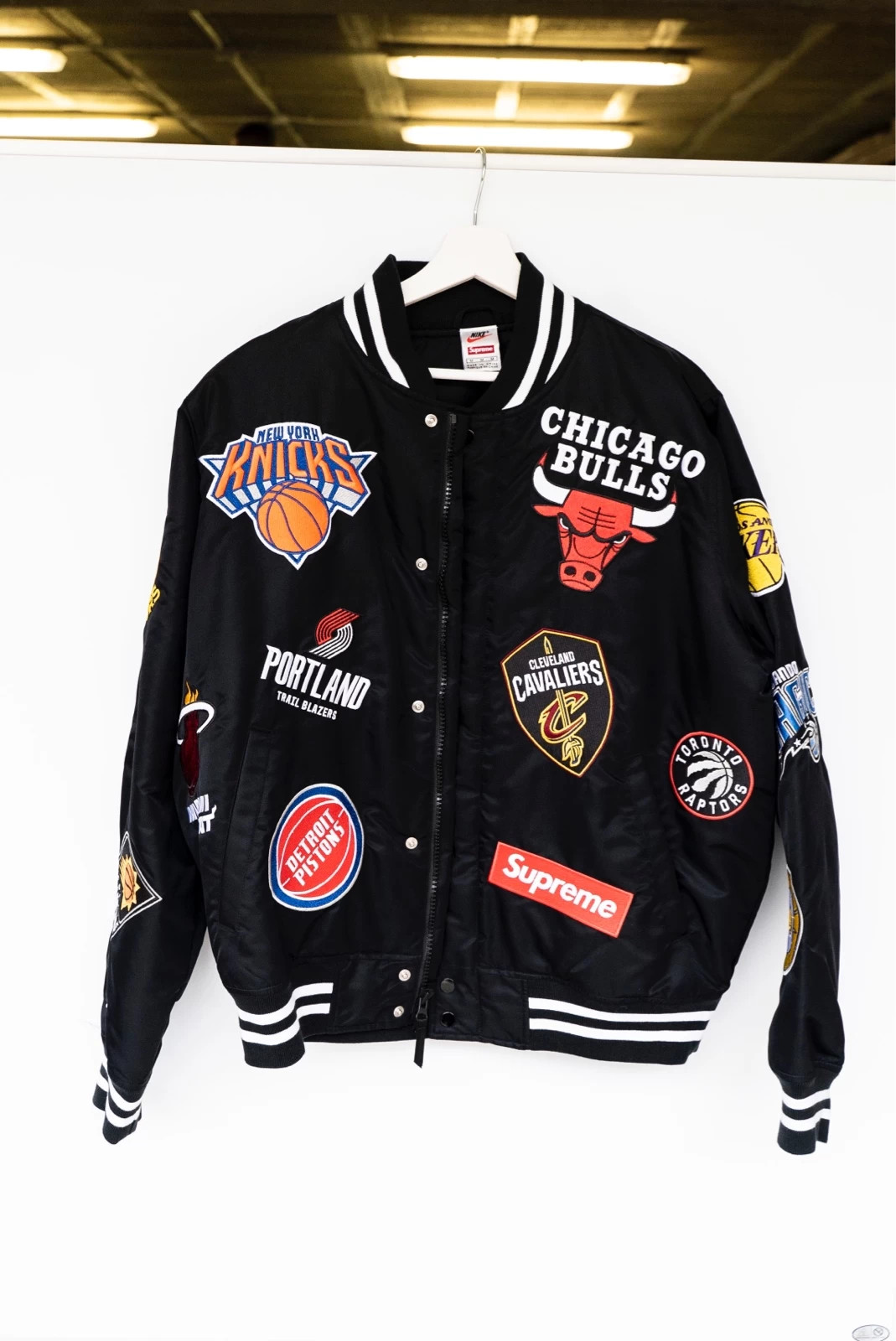 Supreme nike deals bomber jacket