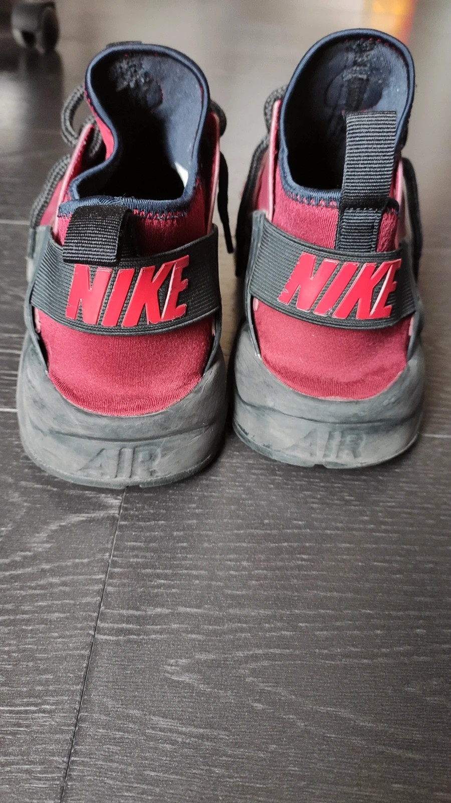 Nike Huarache rosse e nere Vinted
