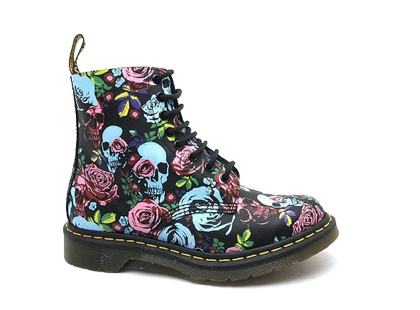 Skull and roses 2025 dr martens