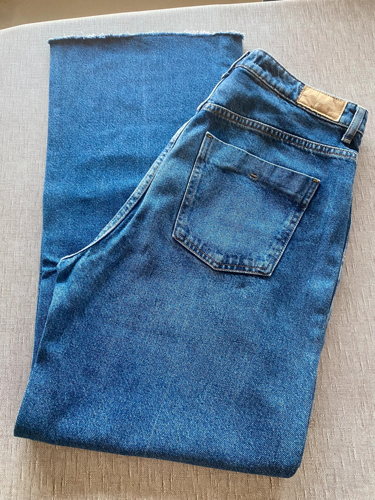 Calça Jeans de Cintura Alta Cruzada - Unique Jeans