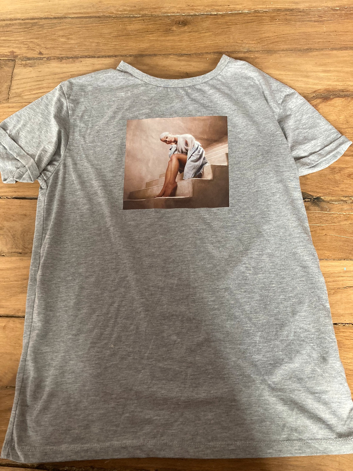 t shirt merch ariana grande | Vinted