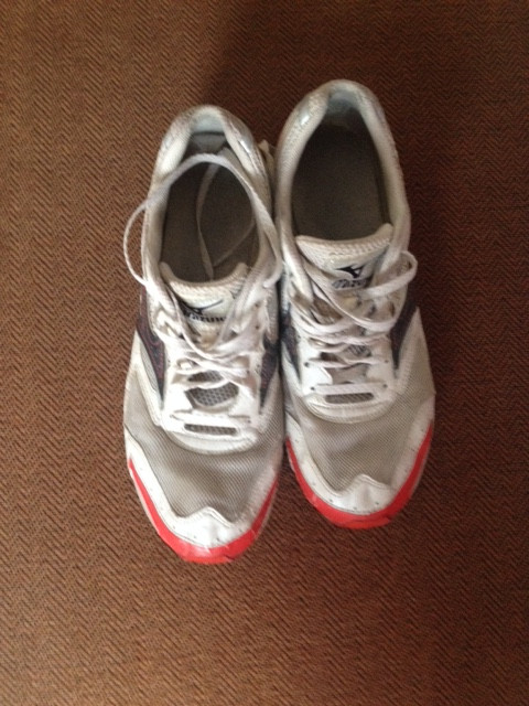 Mizuno wave hot sale revolver