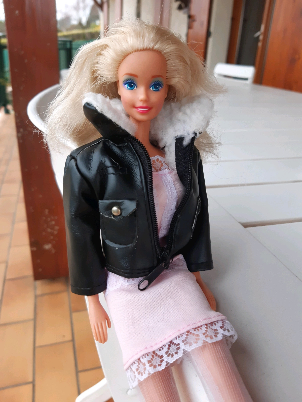Barbie Mattel 1976 avec accessoires et tenues