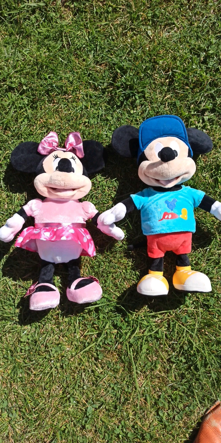 Mickey Et Minnie - Peluche interactive sonore et lumineuse Mickey 30 cm -  Peluches interactives - Rue du Commerce