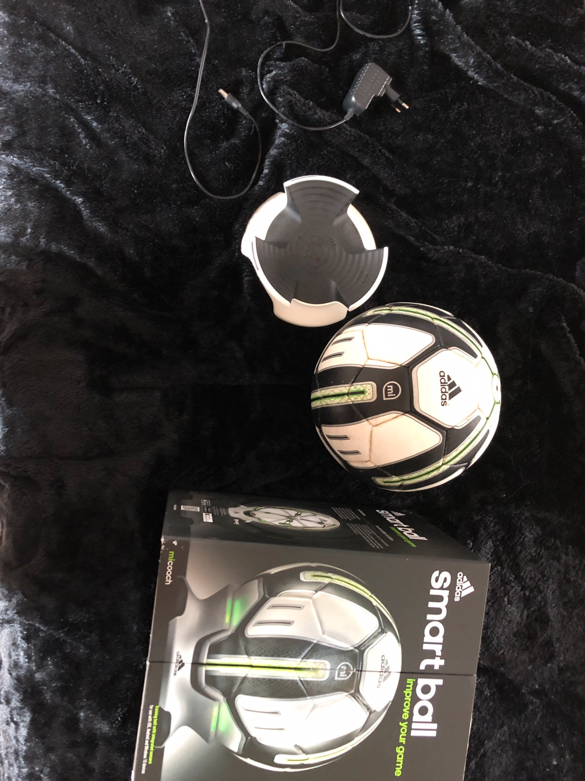 miCoach Smart Ball : Le ballon de foot connecté par Adidas - WebLife