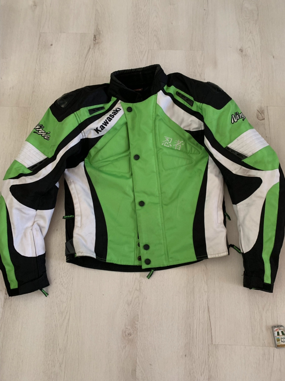 Nouveauté Vêtements Kawasaki : mettez vous au vert.