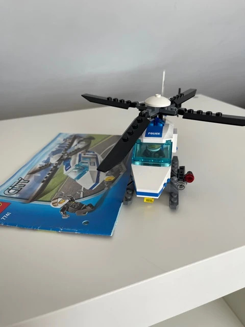 ② Hélicoptère de police Lego City 7741 en parfait état neuf — Jouets