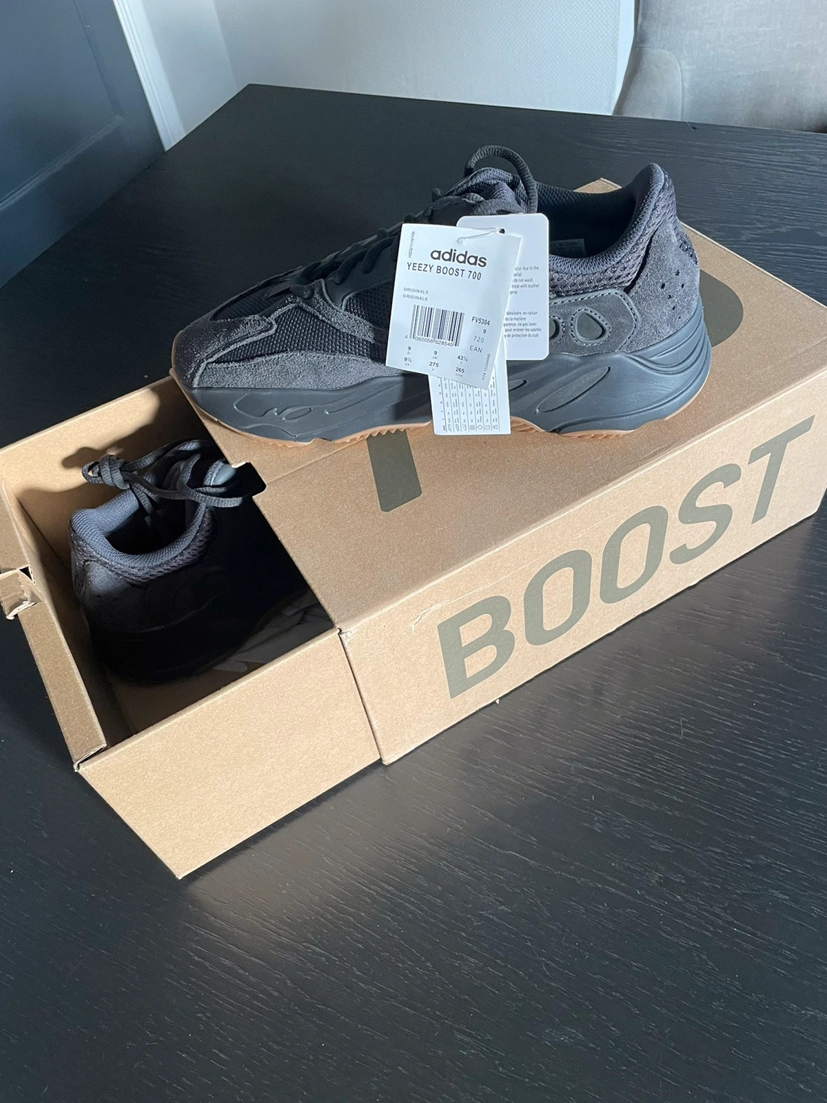 Adidas Yeezy Boost 700 Utility Black Vinted