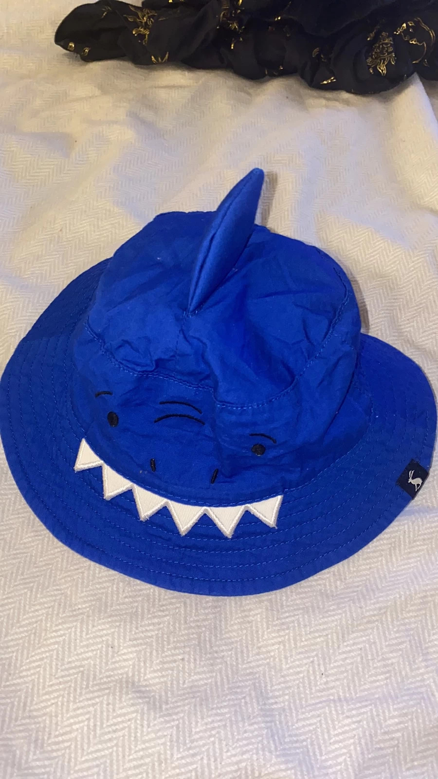 Joules hot sale shark hat