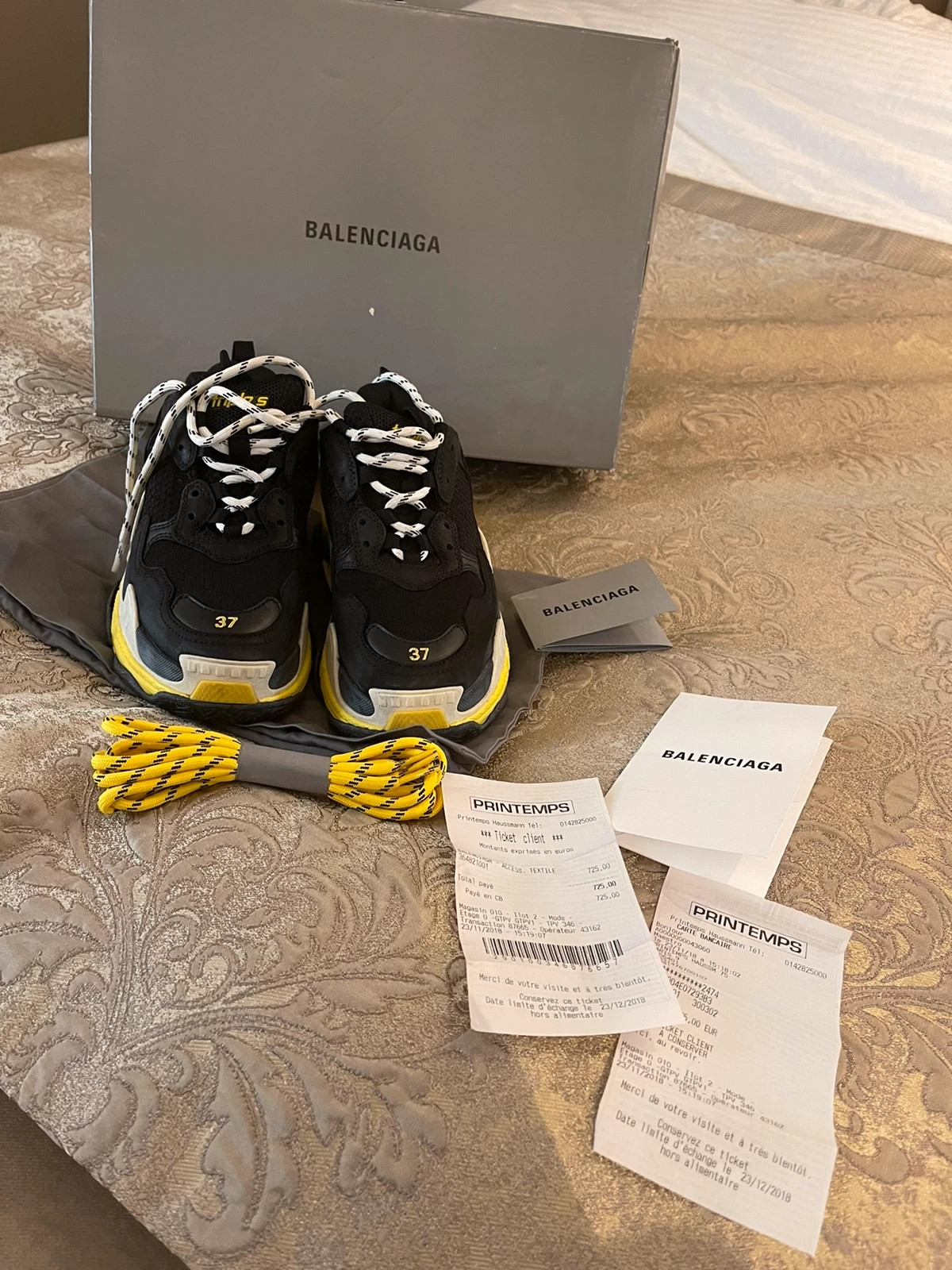 Balenciaga triple s Vinted