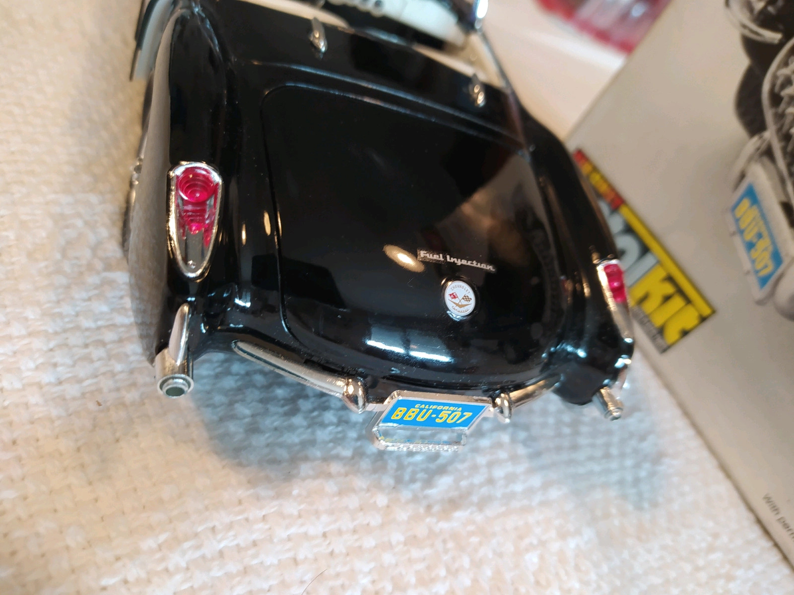 Voiture Burago Chevrolet Corvette (1957), kit métal déjà assemblé, 1/18  échelle