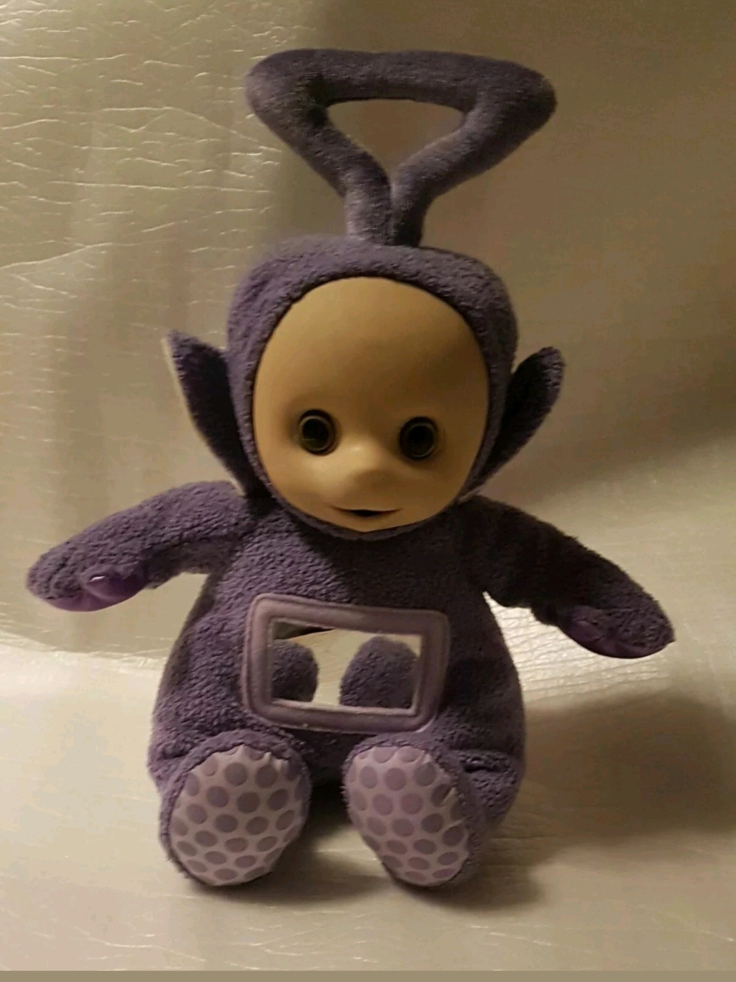 Doudou peluche TELETUBBIES violet Tinky Winky parlant TOMY