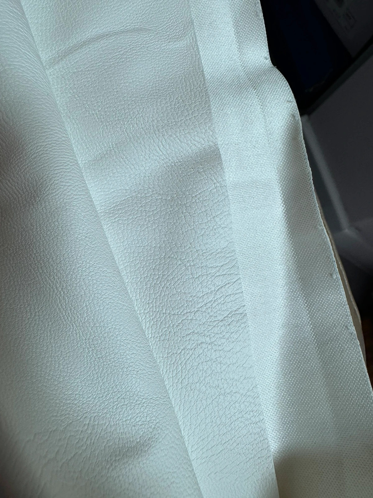 NarzutaSkóra ekologiczna materiał tkanina biała