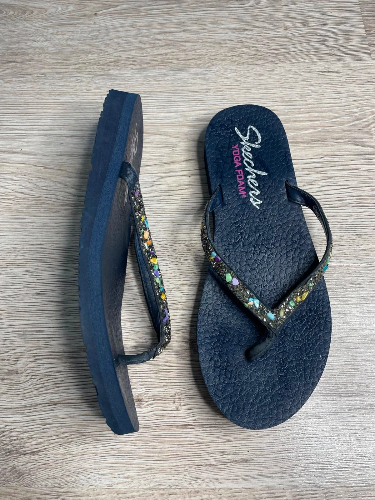 Sketcher yoga foam flip flops shop