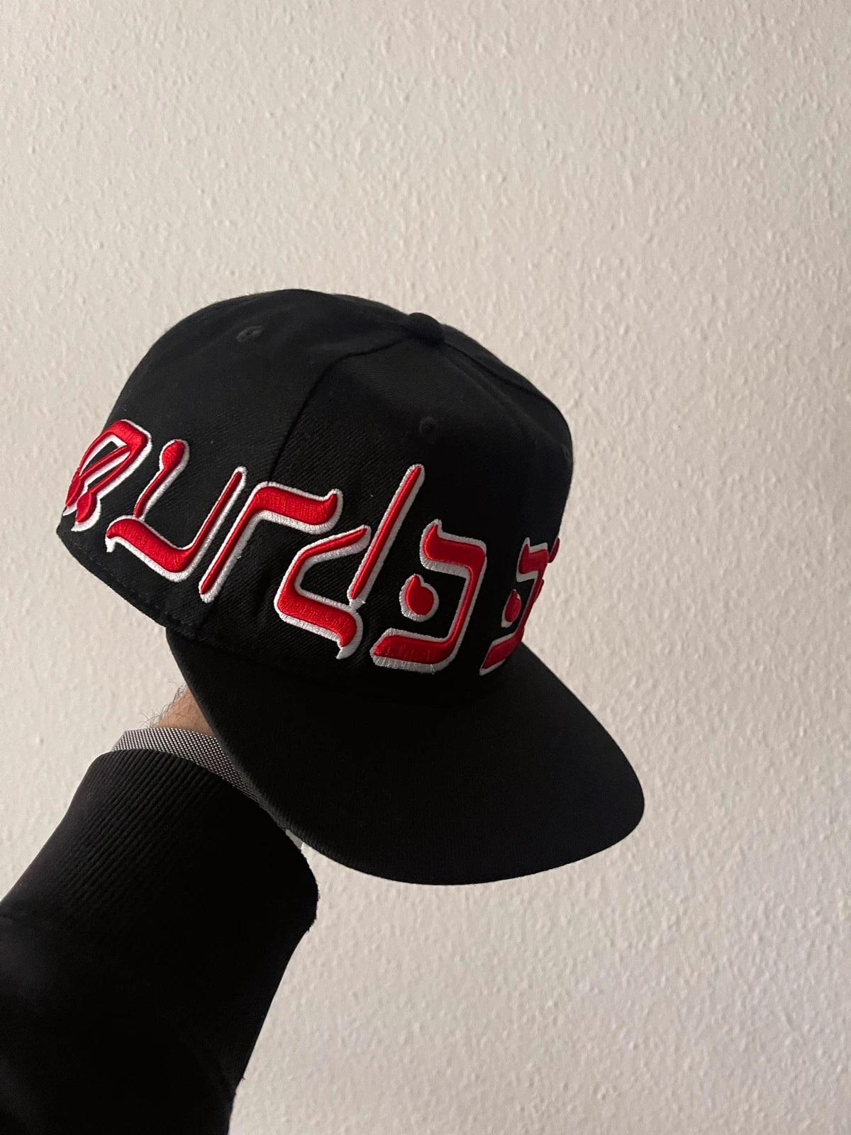 Murd333r.Fm Fitted hat in size M Black/Red *New*