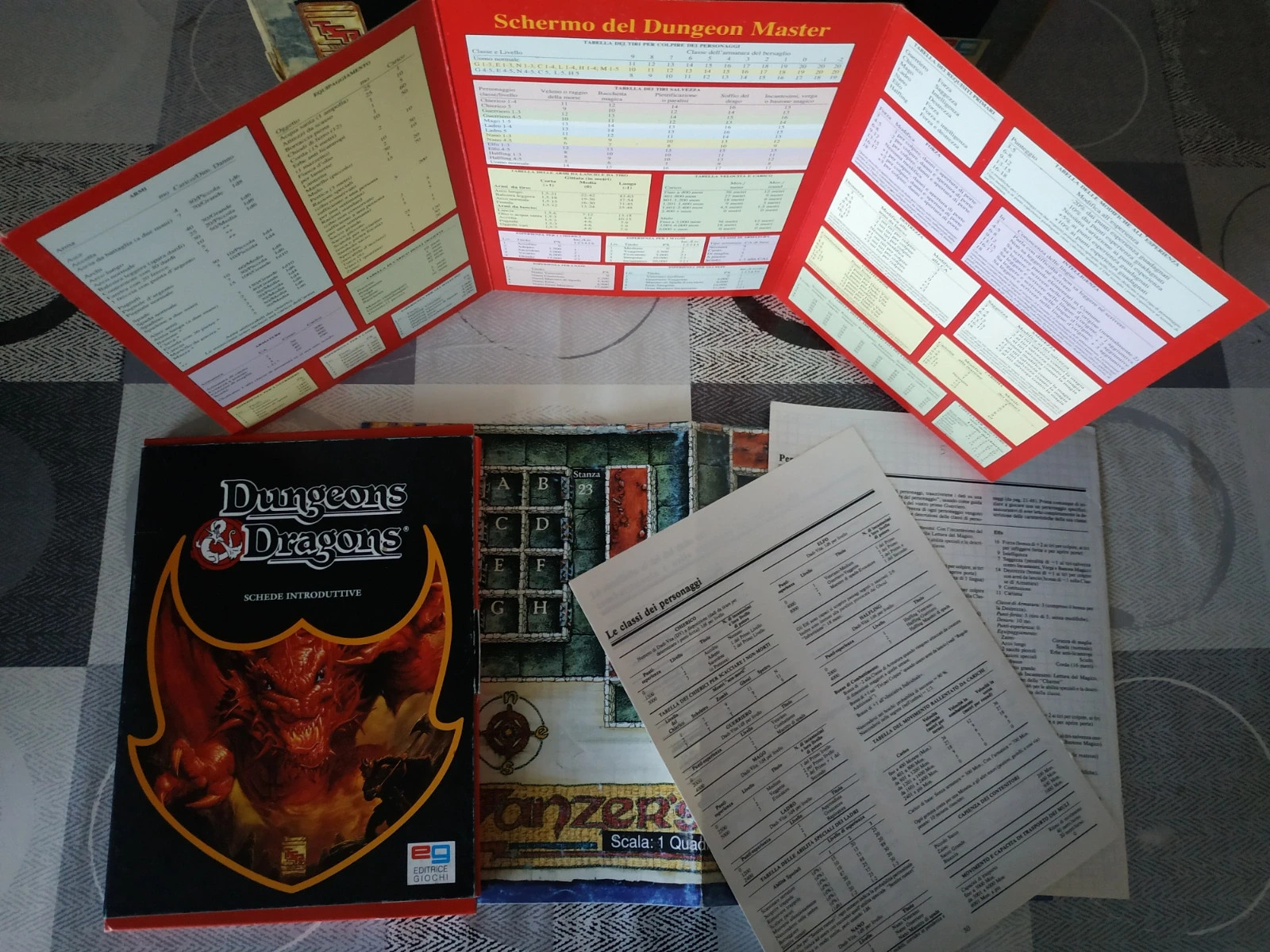 Dungeons and Dragons: gioco da tavolo set base scatola nera. Maghi