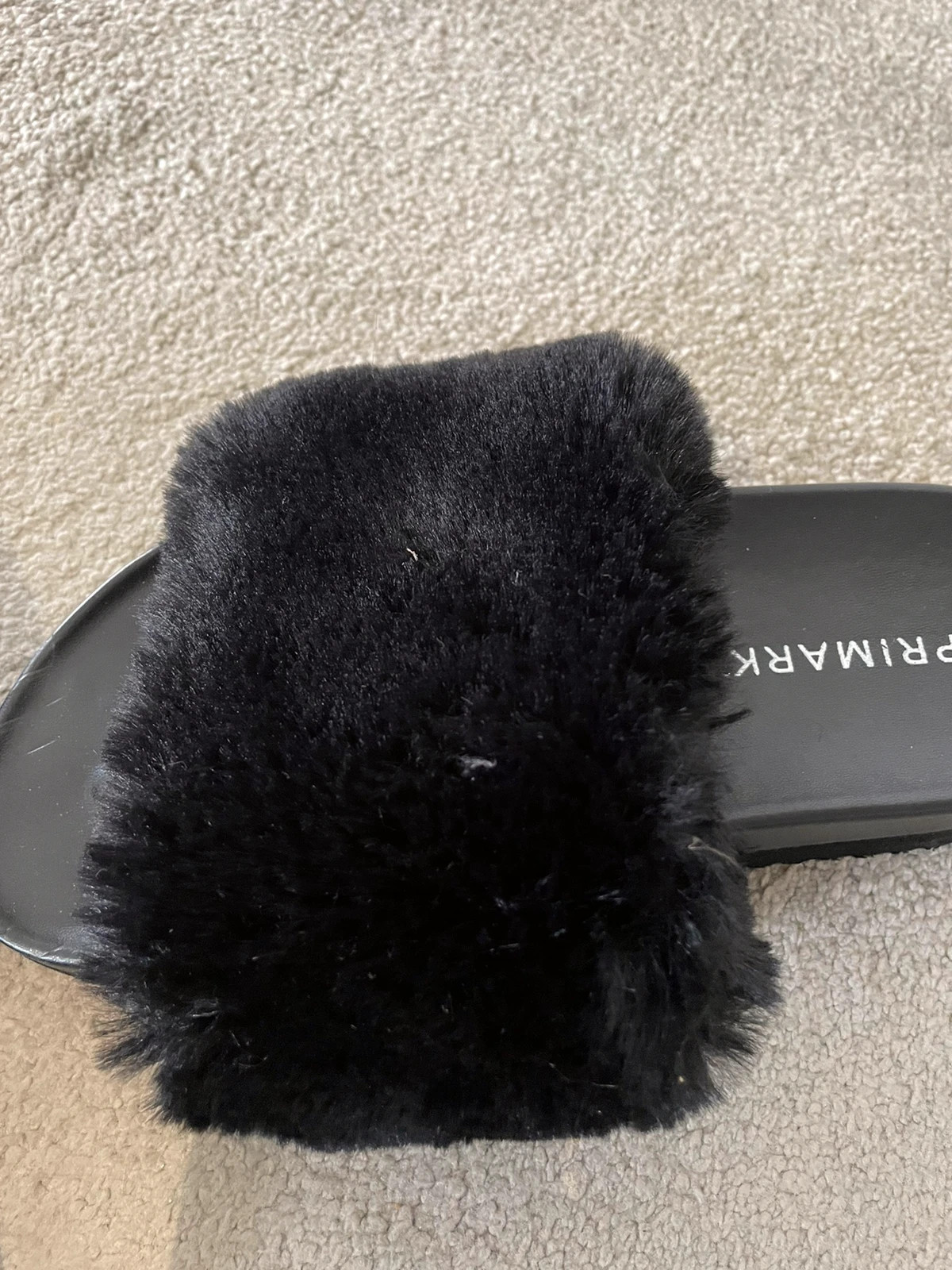 Black fluffy sliders primark hotsell