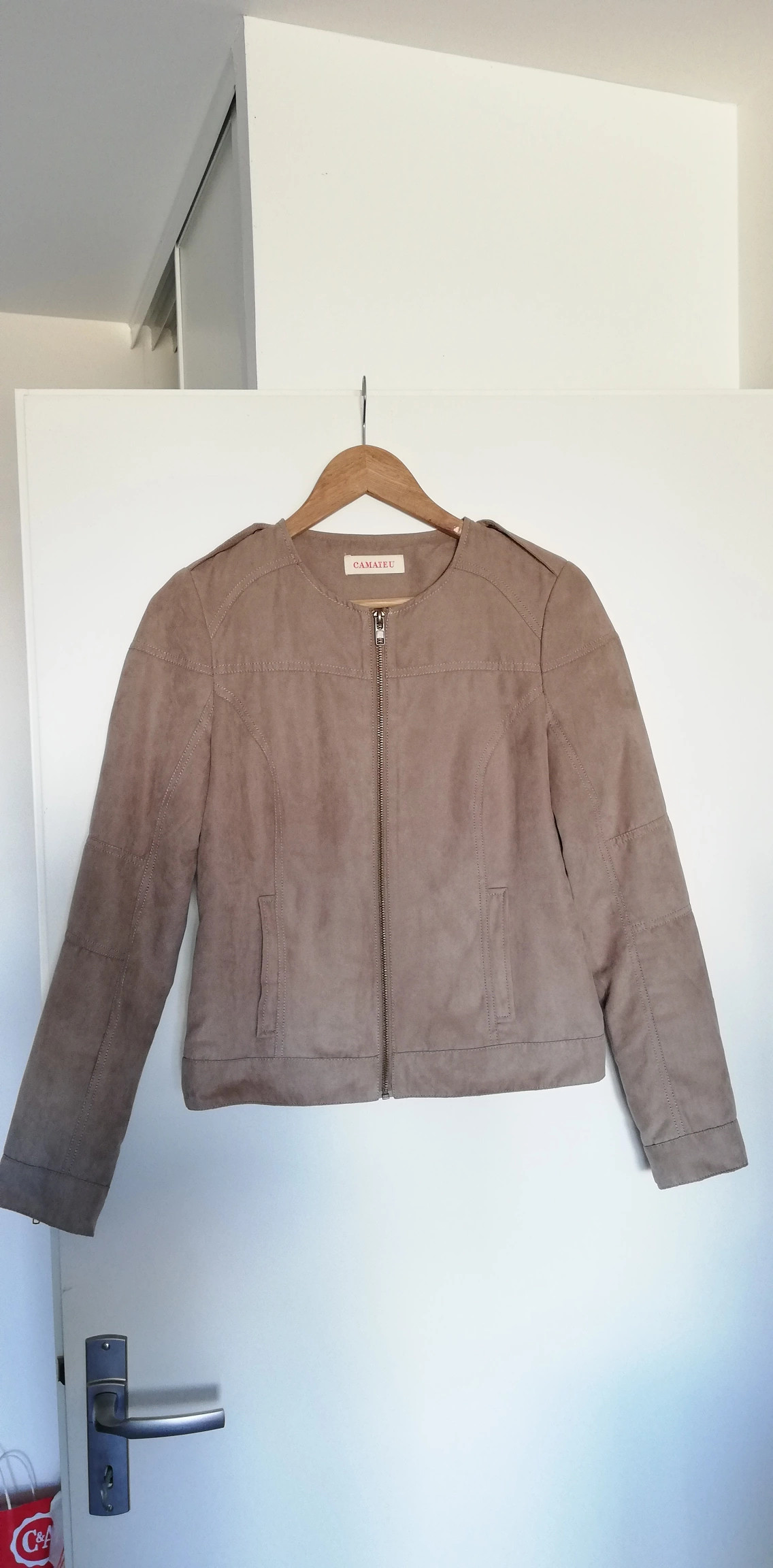 Veste legere effet daim couleur taupe taille 38 Camaieu