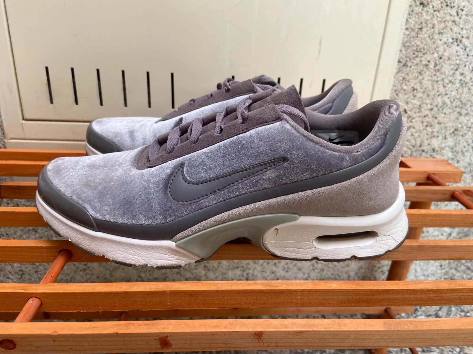 Nike Air Max Jewell Samt grau Vinted