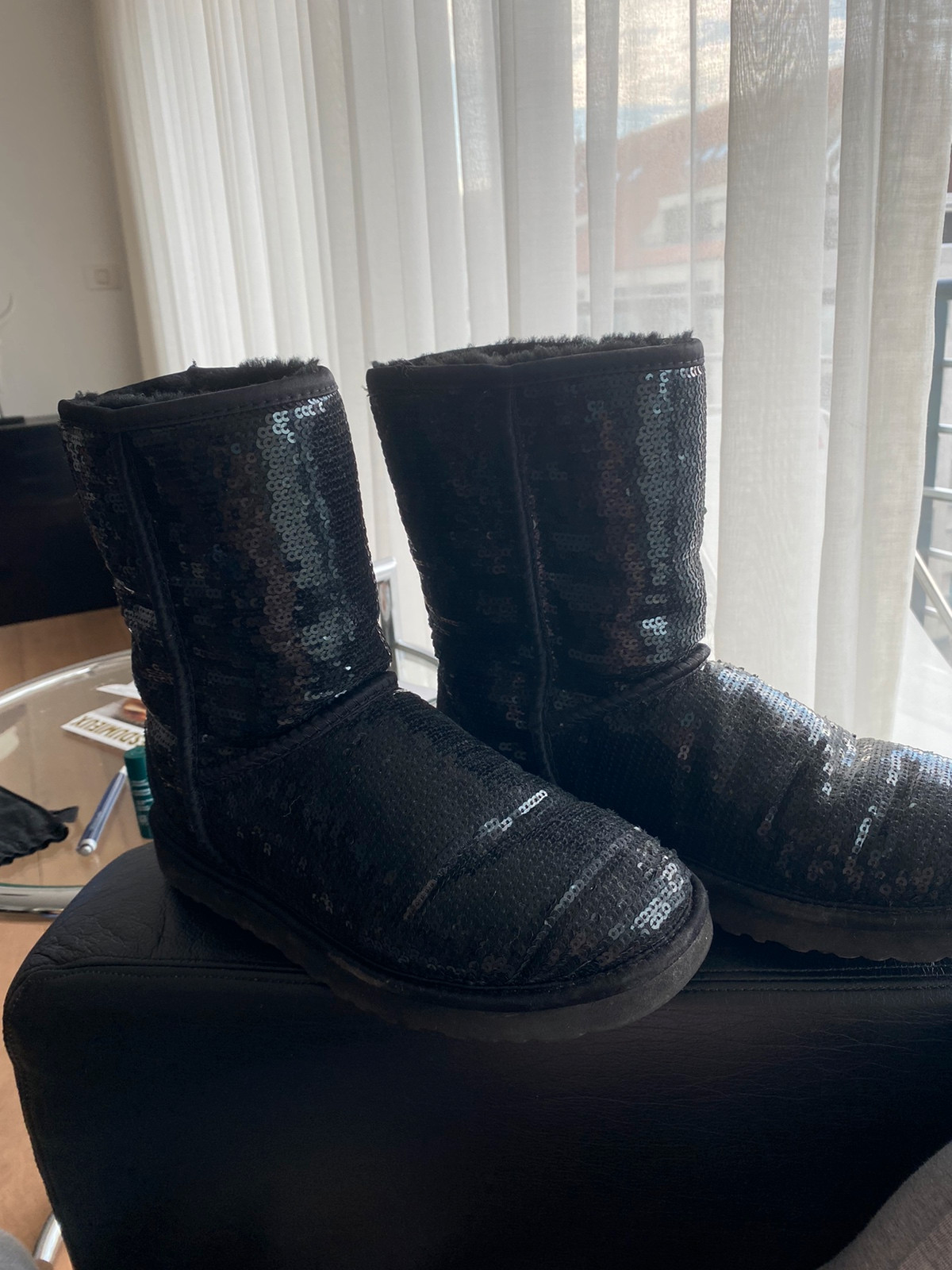 Bottes UGG noir paillettes Vinted