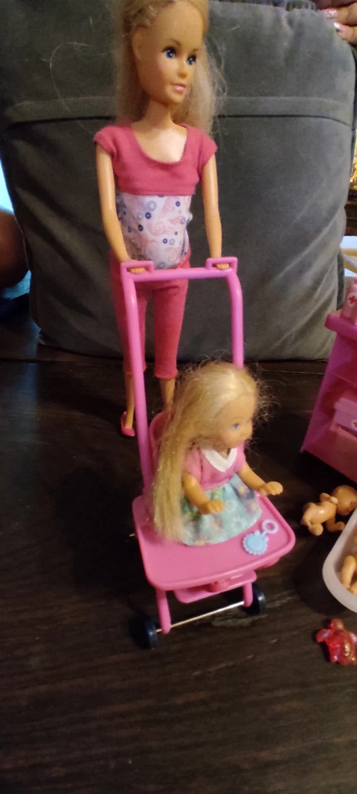 Barbie puericultrice sales