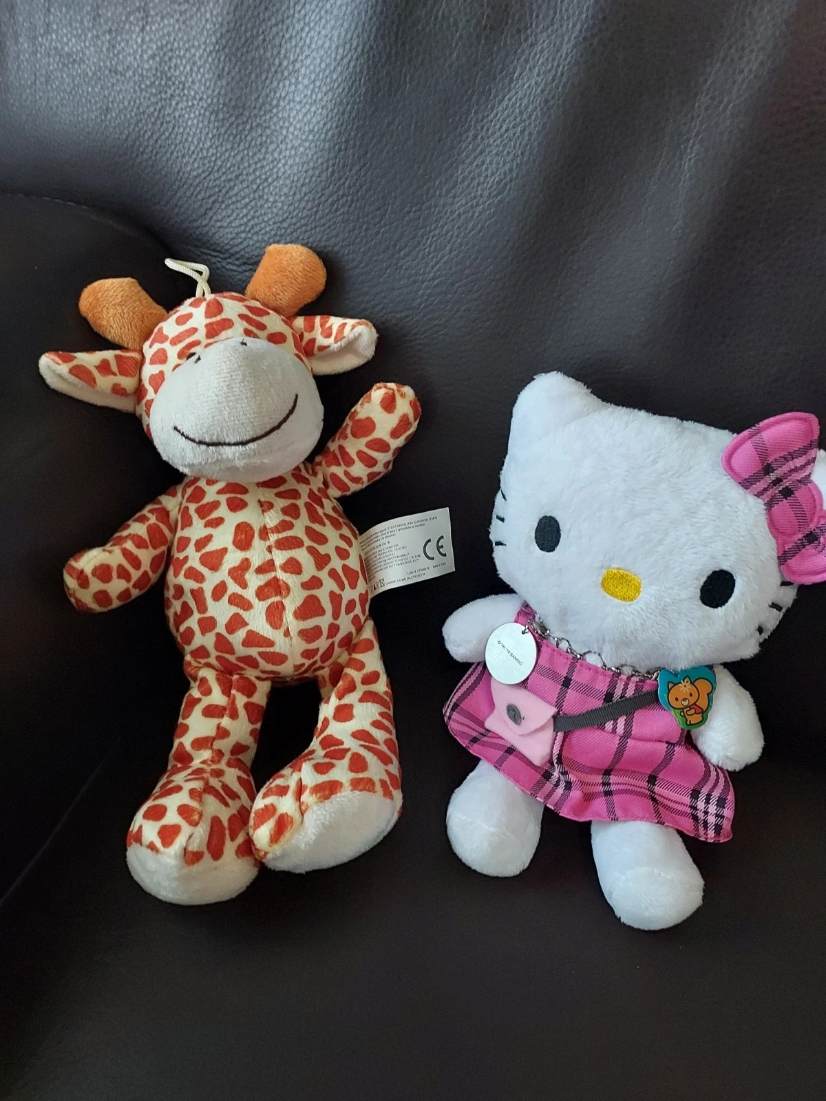 N. 2 peluche hello kitty e giraffa