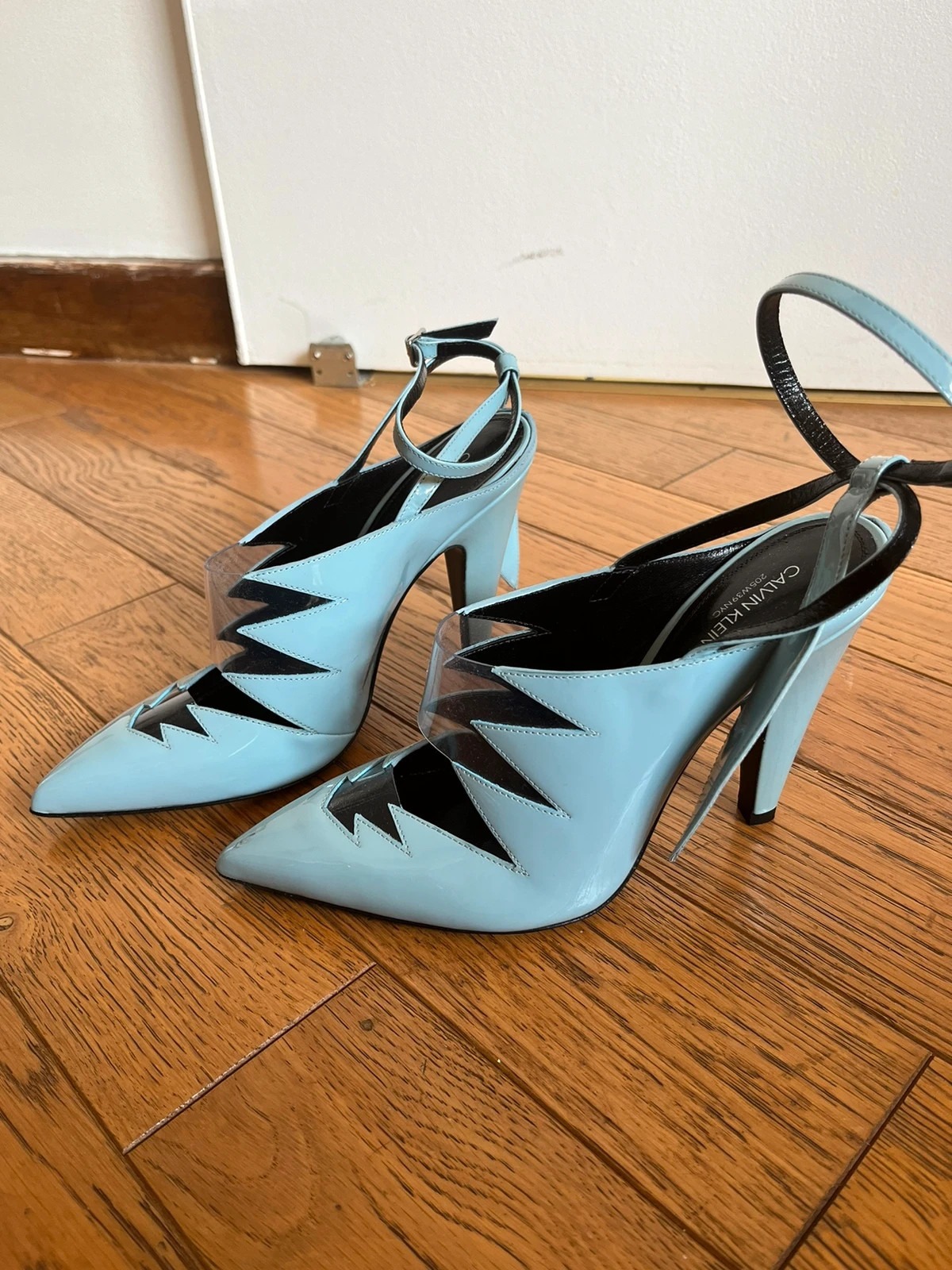 Calvin klein hot sale 205w39nyc heels