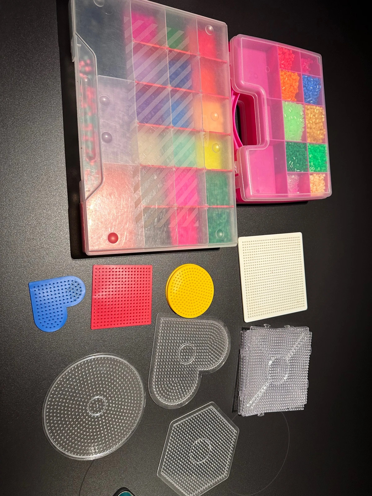 Caja para pañuelos de papel nintendo hecho con hama beads www