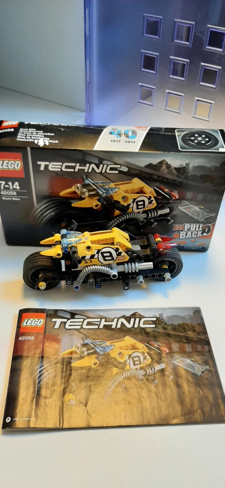 Moto a moteur friction Lego technic 42058