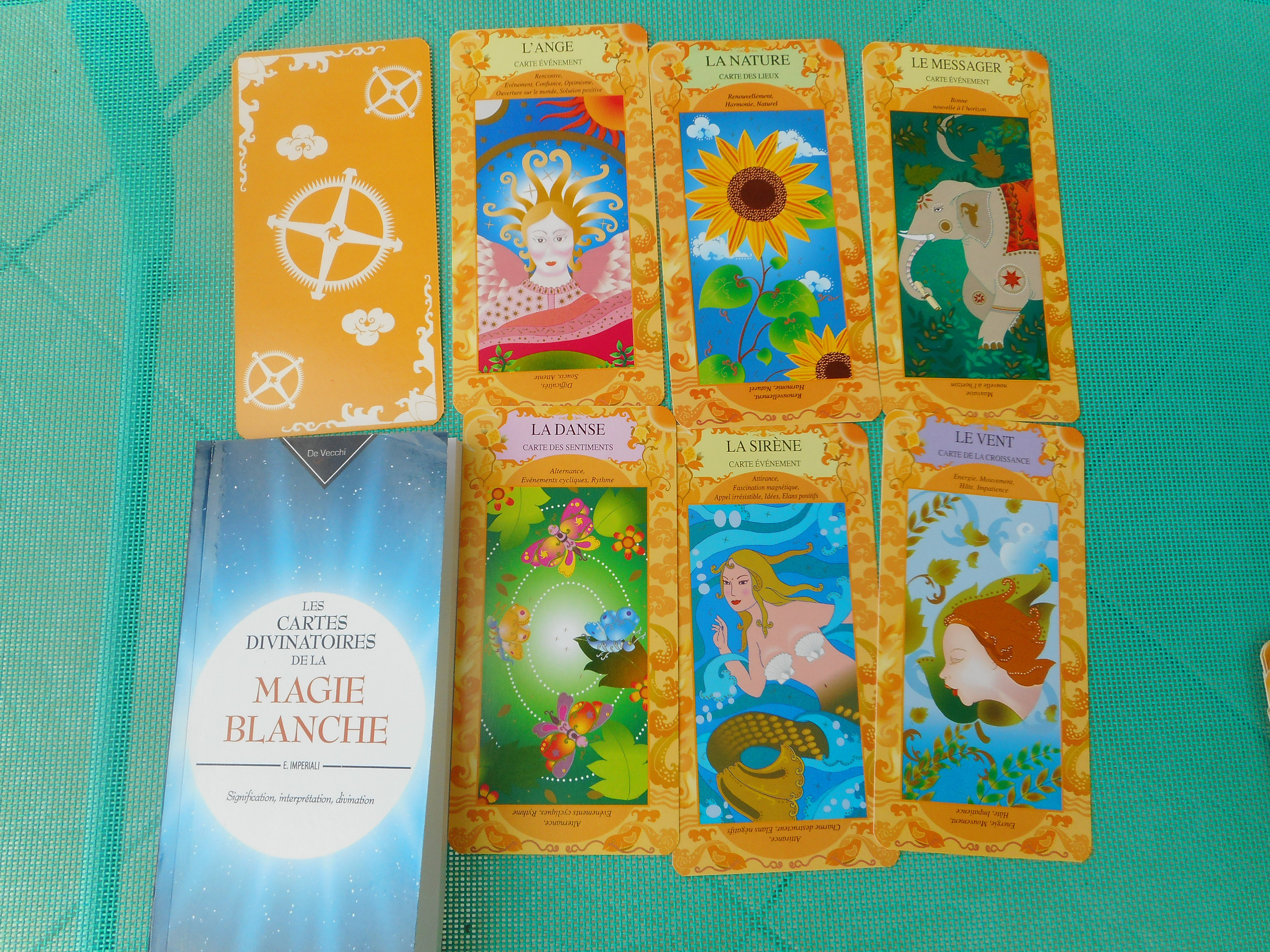 Coffret Les Cartes De La Magie Blanche - Livre-Guide + 40 Cartes / tarot