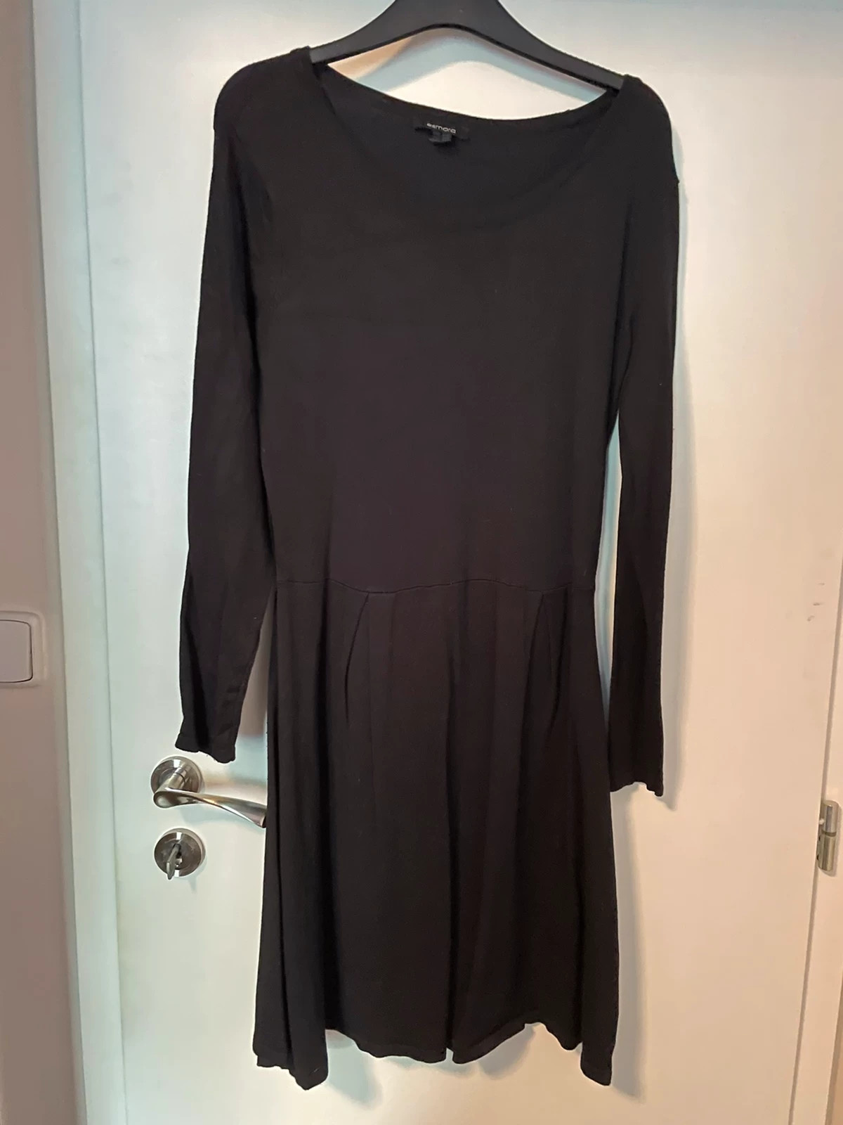 Esmara Dress in L in Black