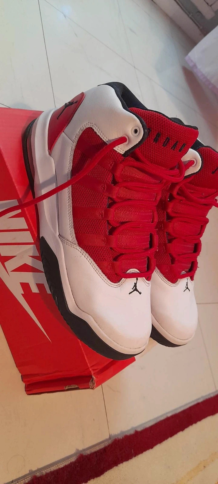Jordan 11 rouge et top blanche
