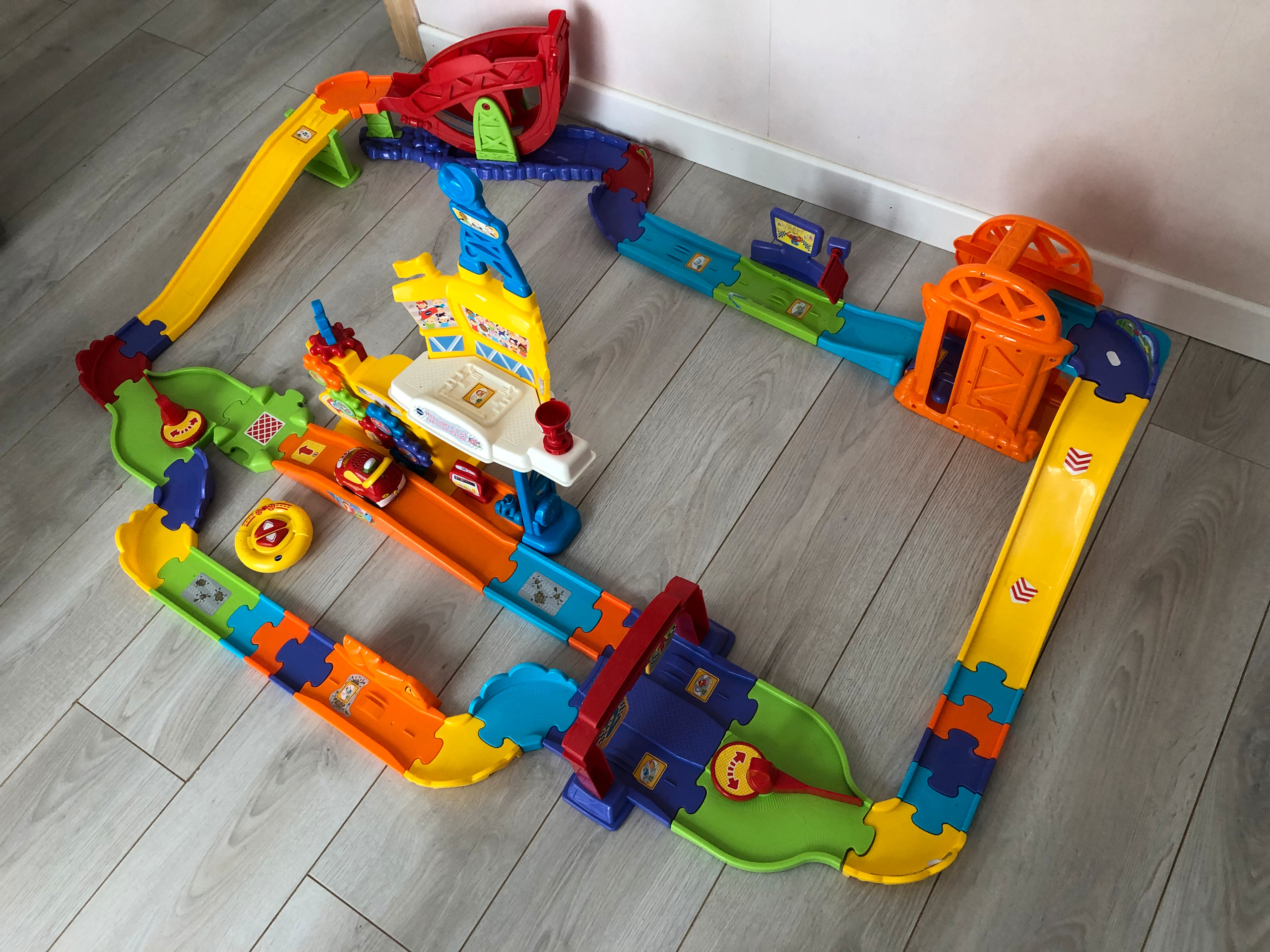 Mon Super Circuit radiocommandé Tut Tut Bolides Vtech + voiture Mattéo,  super Turbo