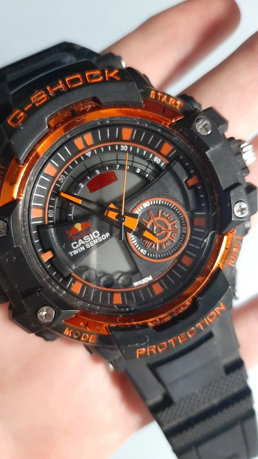 G shock red hotsell bull watch