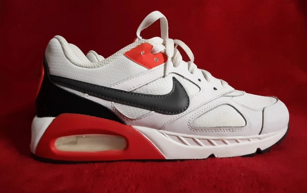 Air max ivo nike sales