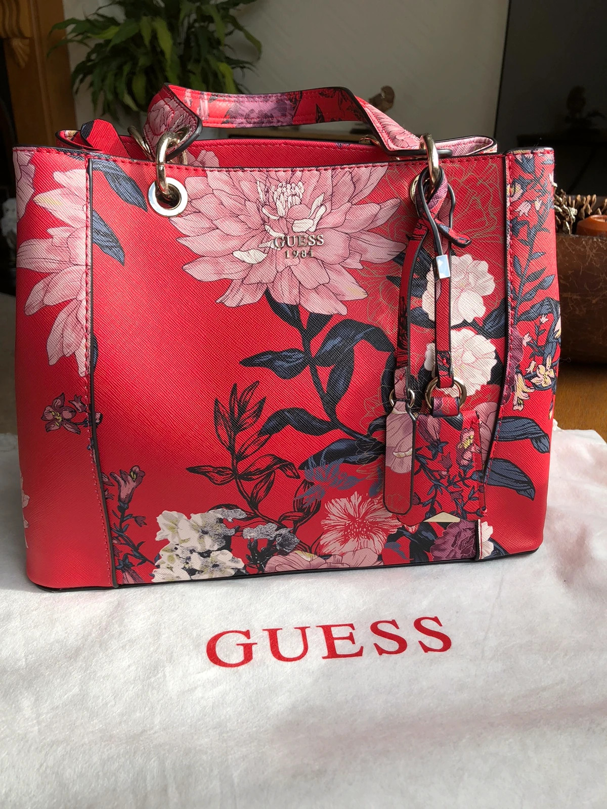 Guess floral handbag Vinted