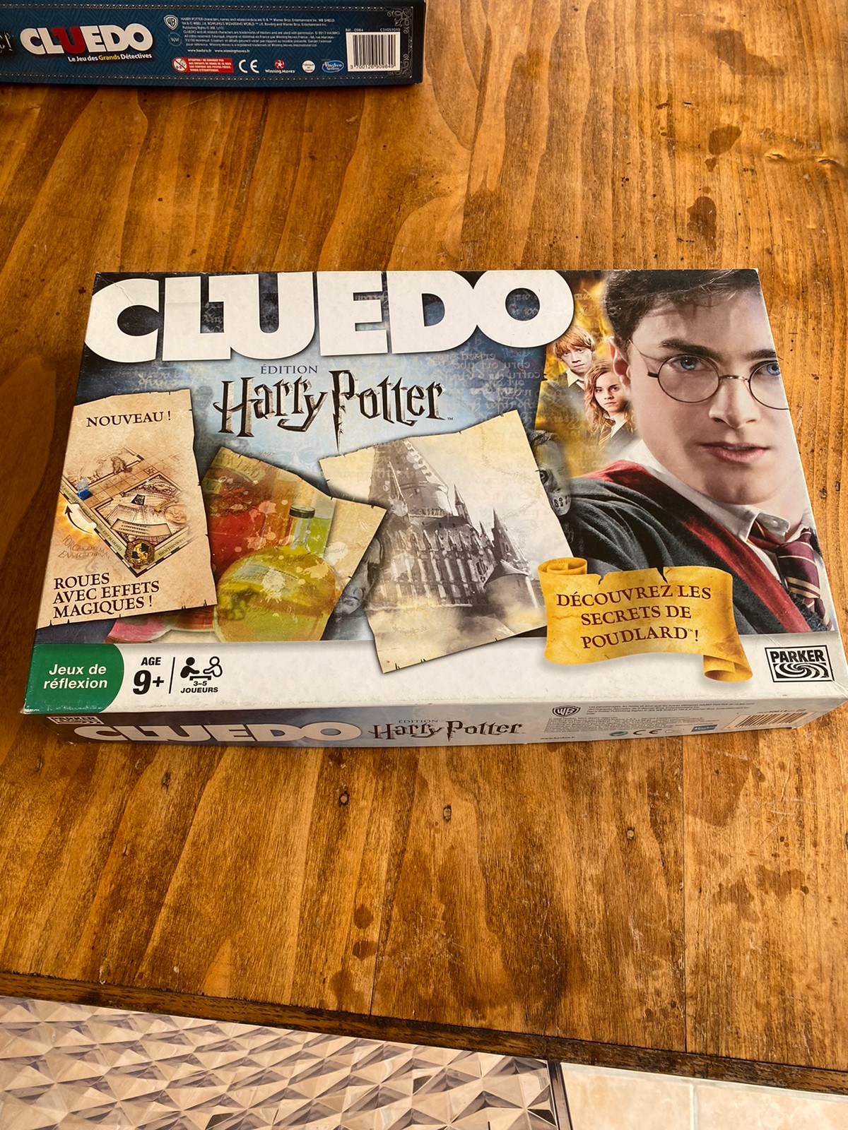 Prodotto: HAS-F1240 - CLUEDO HARRY POTTER - WIZARDING WORLD GIOCO DA TAVOLO  CON IL TABELLONE MOBILE HOGWARTS - HASBRO