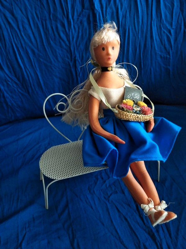 Poupees Peynet et vitrine a recuperer sur Lyon Vinted