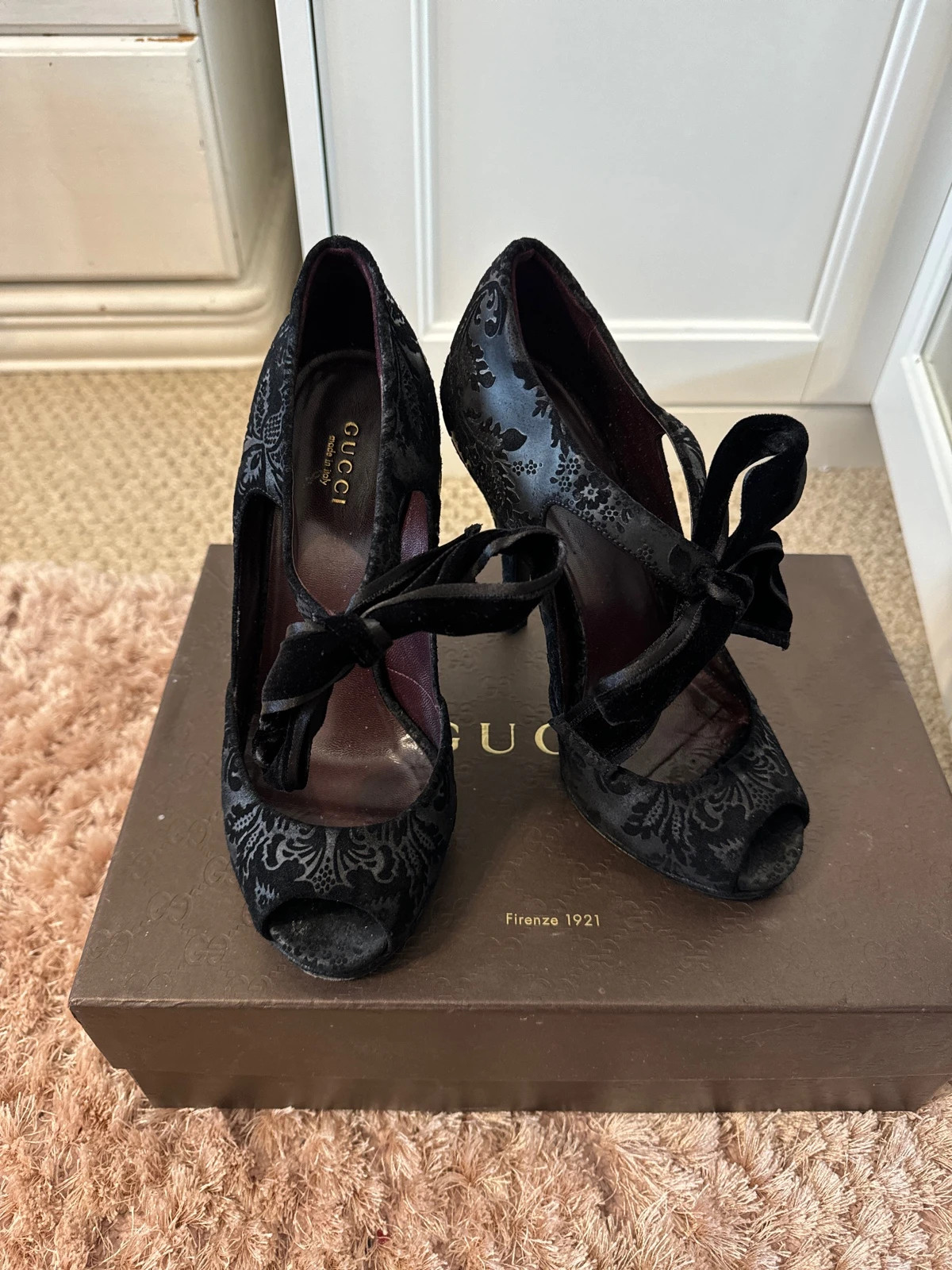 Black Gucci Suede Brocade Pineapple High Heel Sandals Pumps Velvet Bow tie Vinted