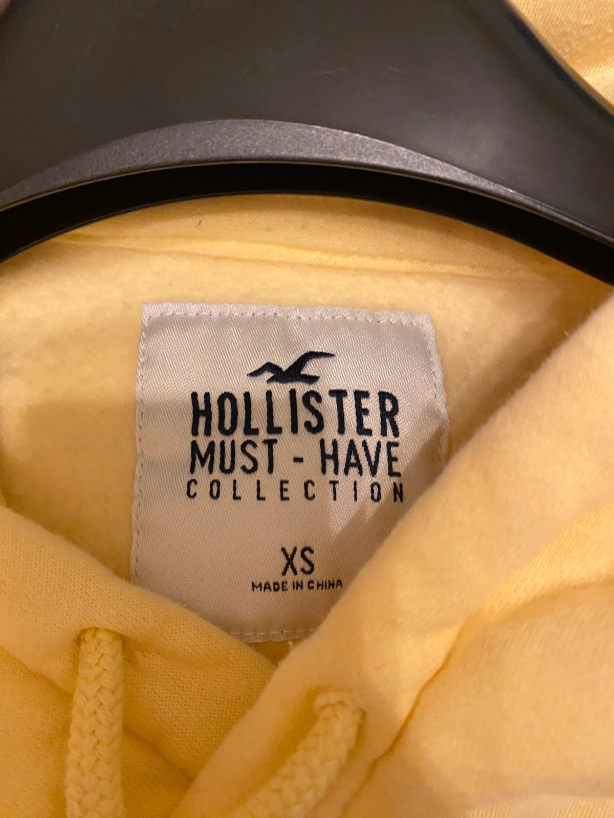 Hollister 2025 yellow jumper