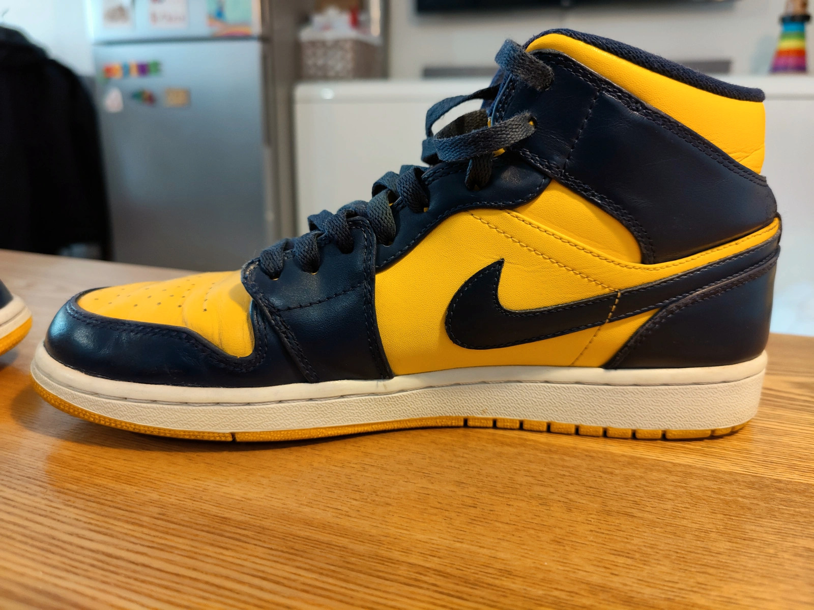 Air jordan 1 mid michigan on sale