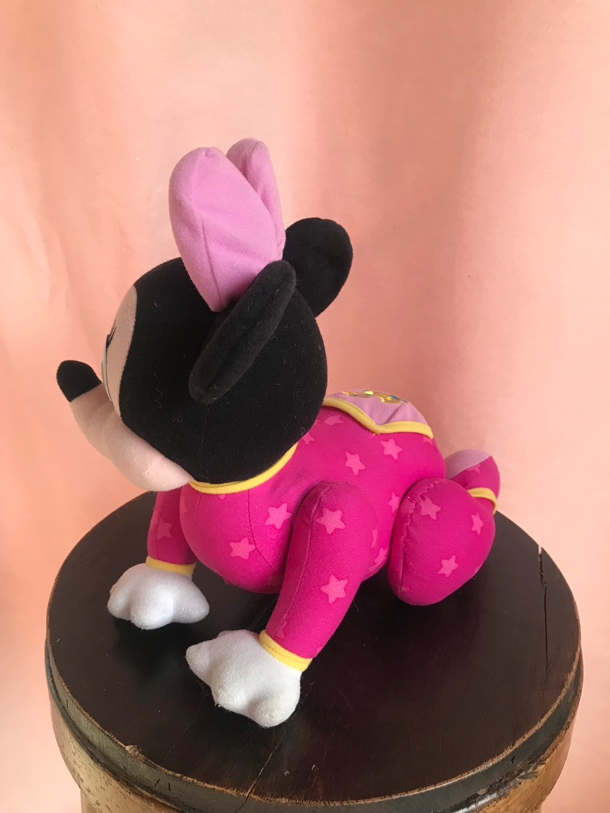 Disney - Baby Minnie Fait Du 4 Pattes