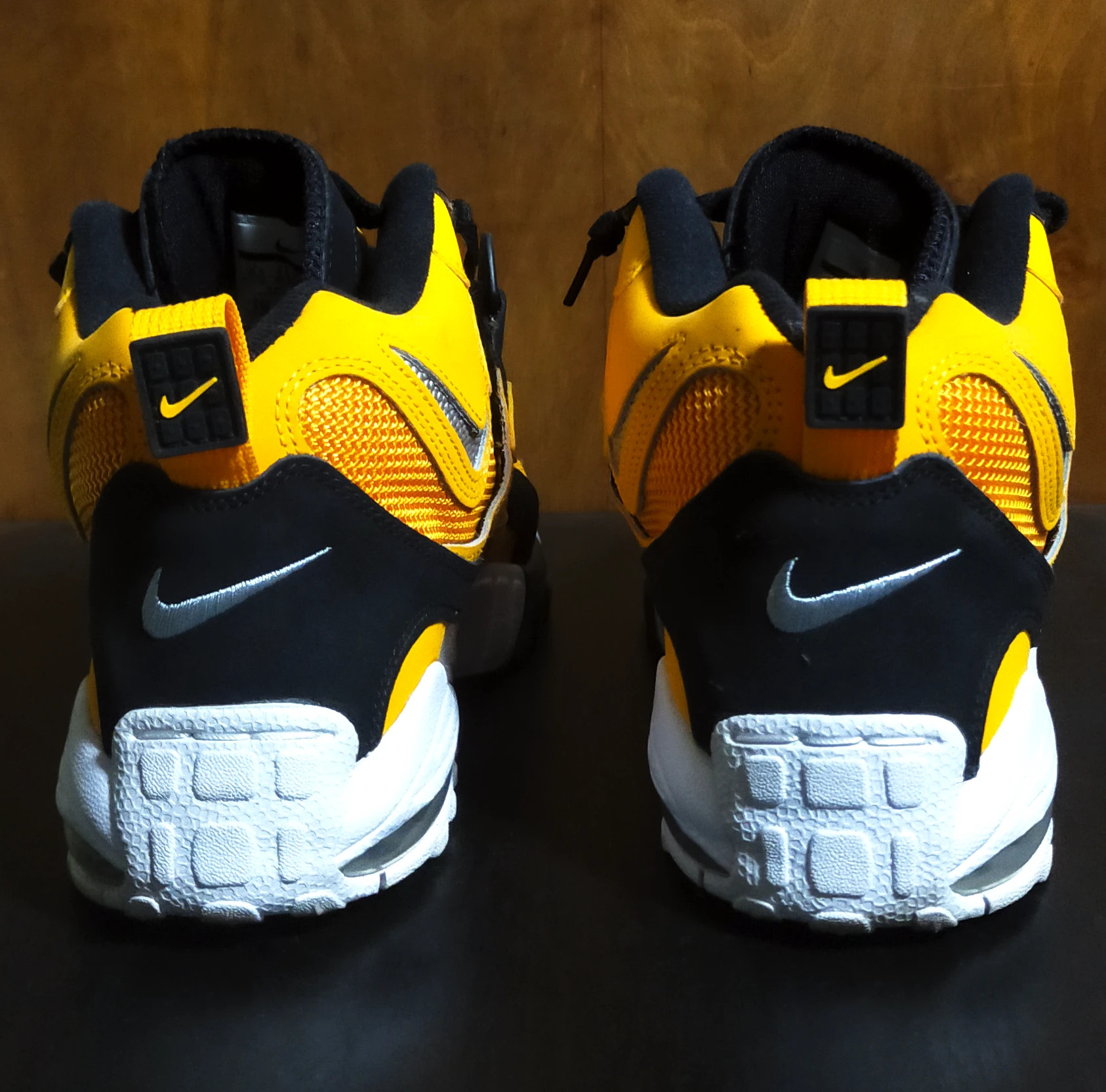 Nike air max top speed turf university gold