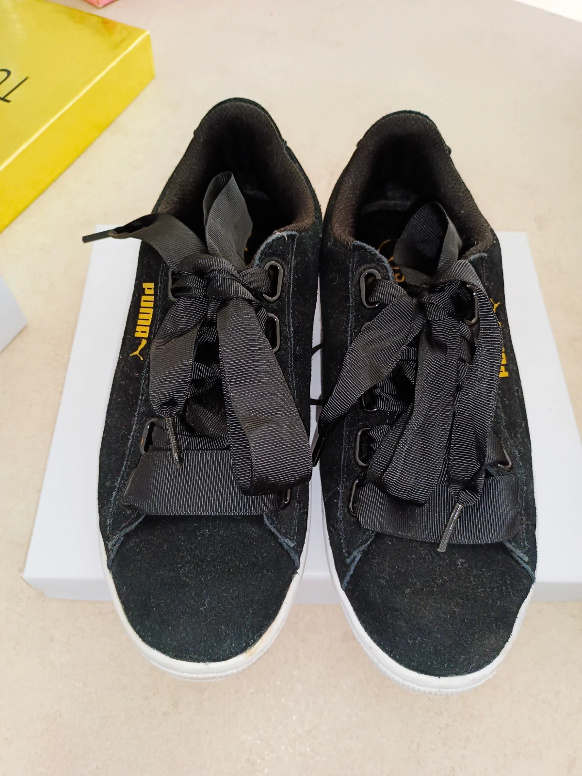 Scarpe da tennis Puma nere con lacci in raso. Vinted
