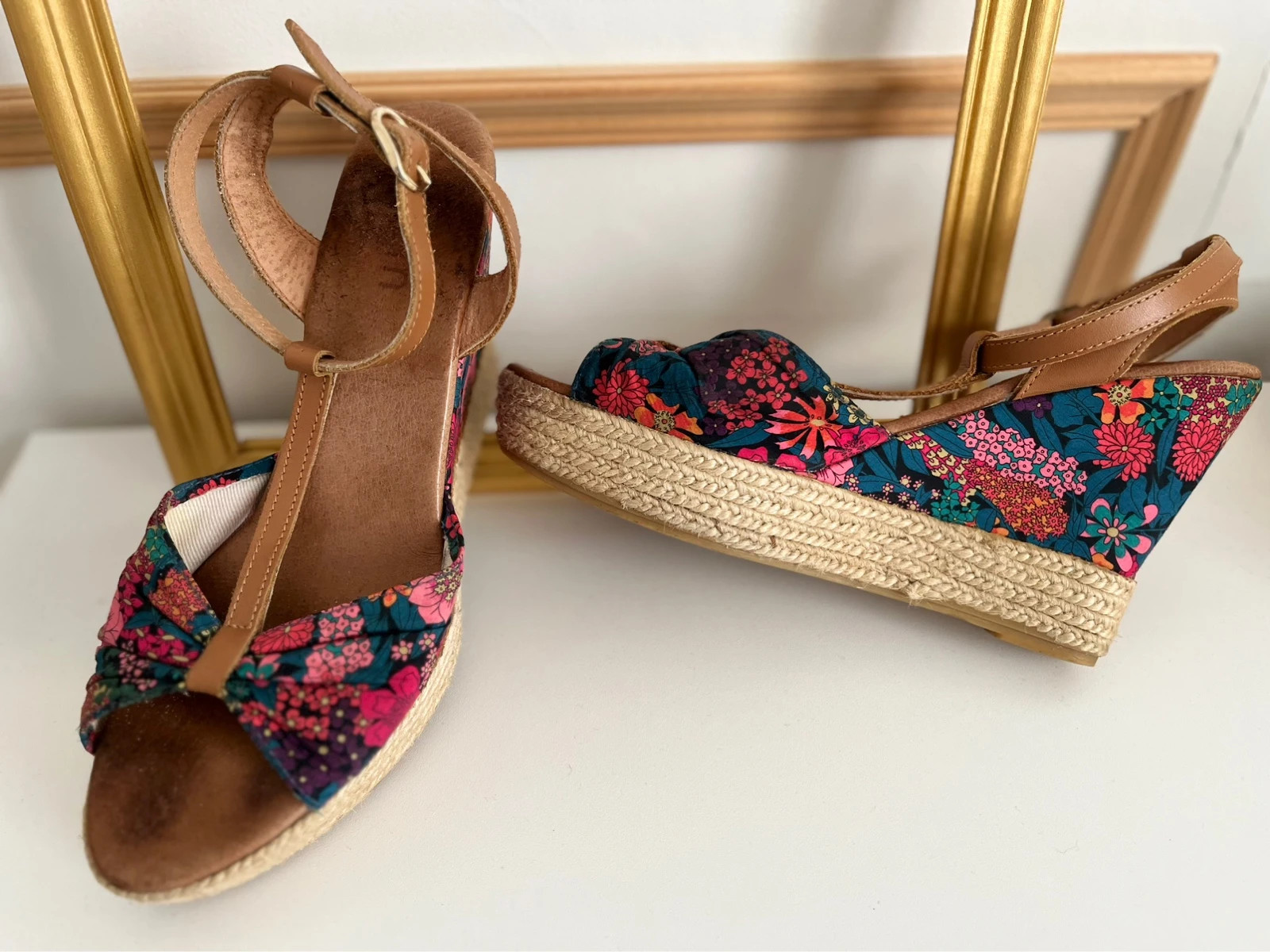 Sandales compens es Eram fleuries Vinted